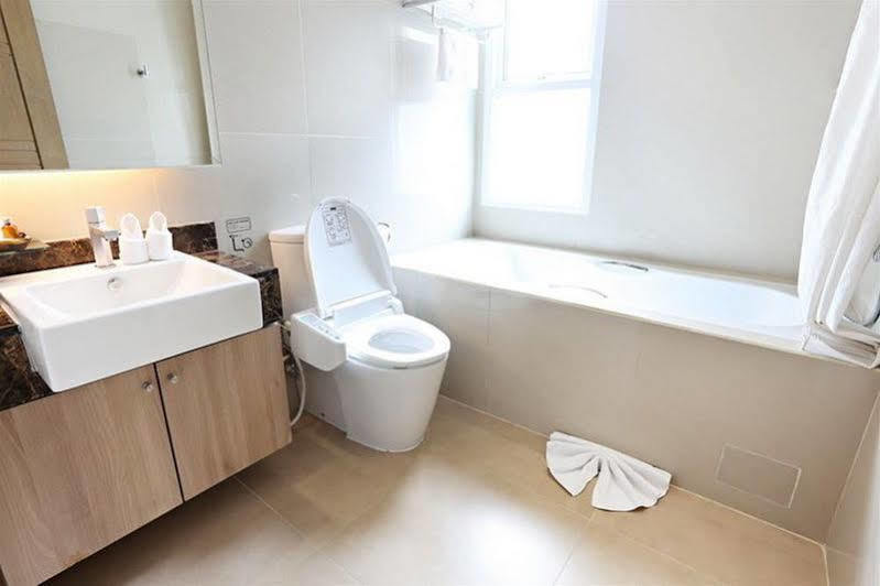 V Residence Serviced Apartment Bangkok Exterior photo