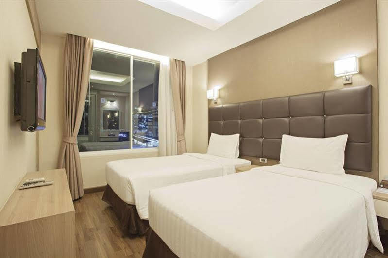 V Residence Serviced Apartment Bangkok Exterior photo