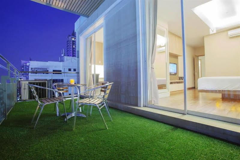 V Residence Serviced Apartment Bangkok Exterior photo