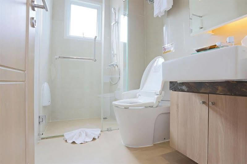 V Residence Serviced Apartment Bangkok Exterior photo