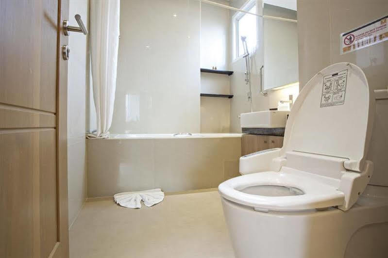 V Residence Serviced Apartment Bangkok Exterior photo