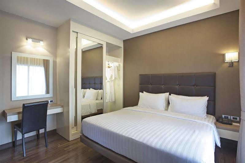 V Residence Serviced Apartment Bangkok Exterior photo